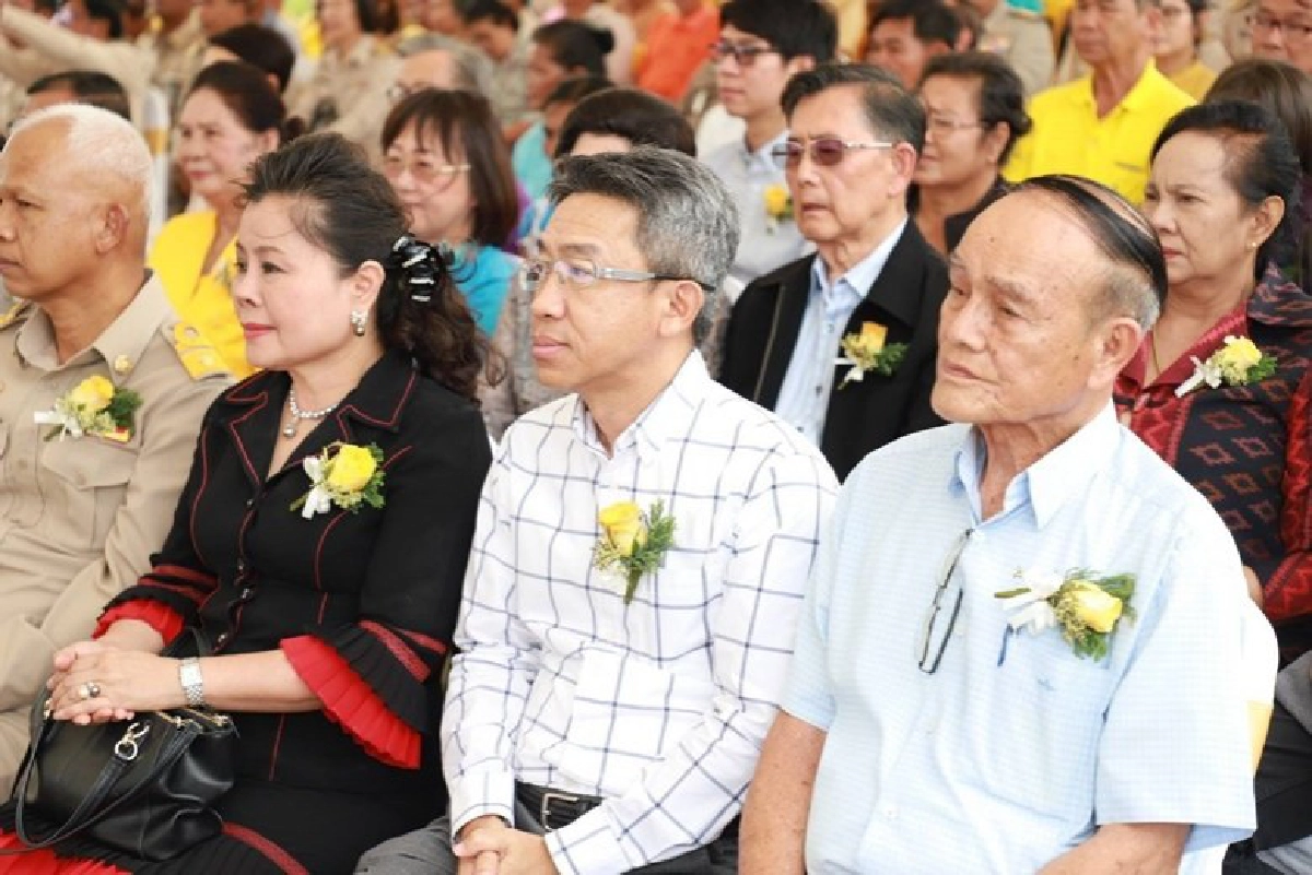 มอบโฉนดแปลงใหม่ พัฒนาพื้นที่เมืองบัวใหญ่