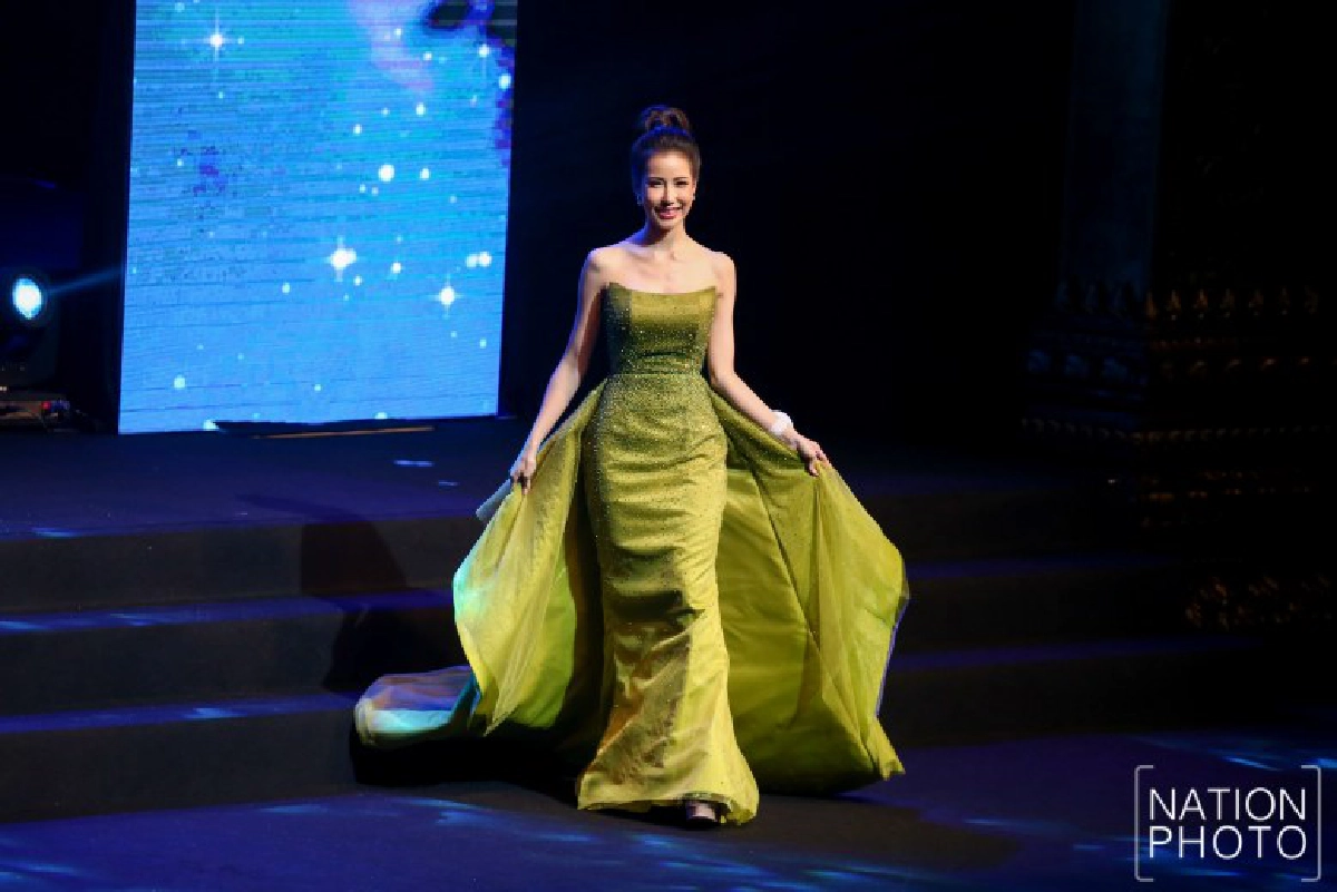 สาวงามอวดโฉมรอบสื่อมวลชน (ภาพชุด)