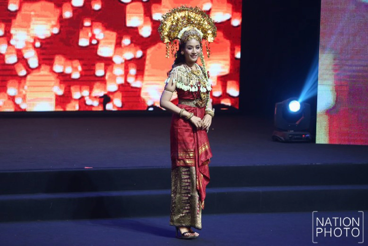 สาวงามอวดโฉมรอบสื่อมวลชน (ภาพชุด)