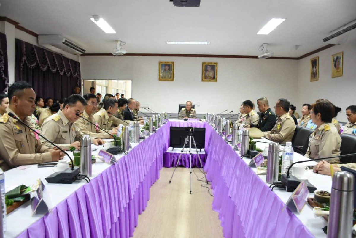 องคมนตรี ตรวจเยี่ยม รพ.นาวังฯ ศูนย์ผ่าตัดตาต้อกระจก