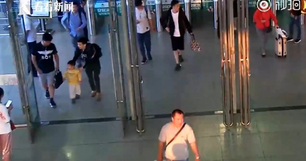 พ่อแม่คลาดสายตา 3 ขวบลงรถไฟความเร็วสูงเฉย