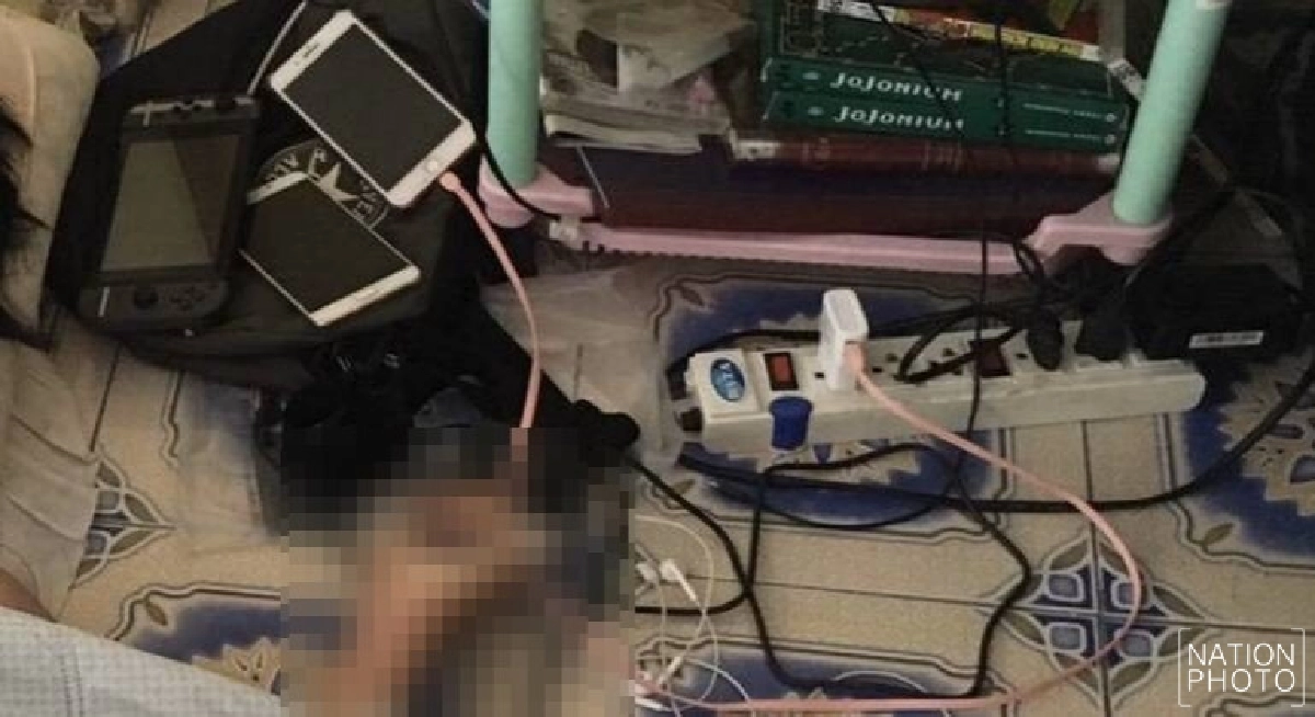 อีกราย เล่นมือถือขณะชาร์จ ถูกไฟดูดดับอนาถ