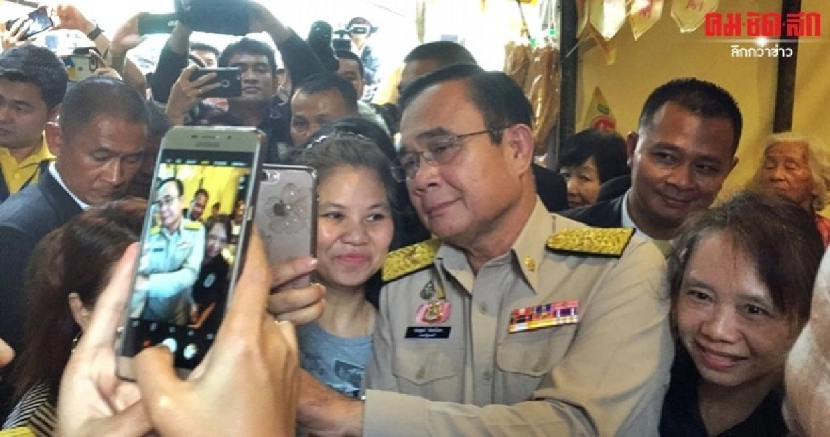(คลิป) บิ๊กตู่ เนื้อหอมเดินตลาดเก่าเยาวราช คนขอถ่ายรูปเพียบ