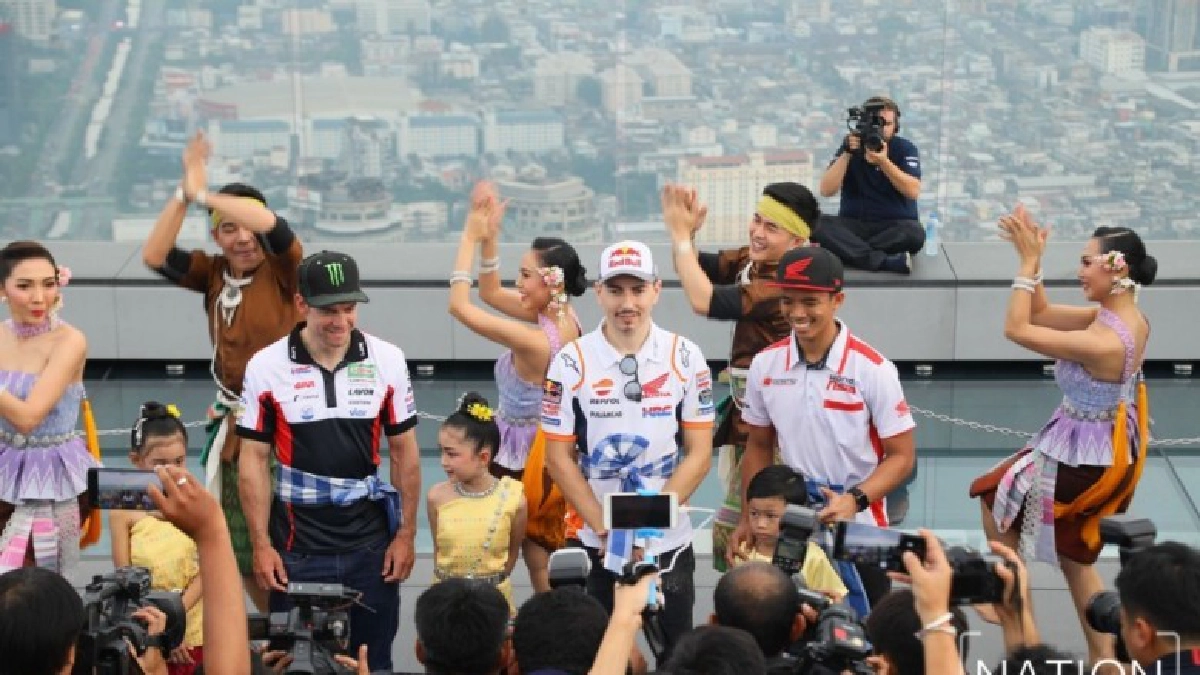 คิงคองก้อง ควง ลอเรนโซ-ครัทช์โลว์ ถ่ายโฆษณา 