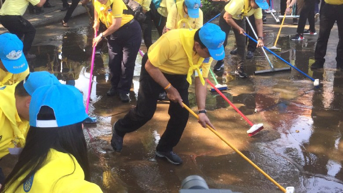 นายกฯปลื้มปิติเป็นล้นพ้น ลงเรือสำรวจเส้นทางเสด็จฯ
