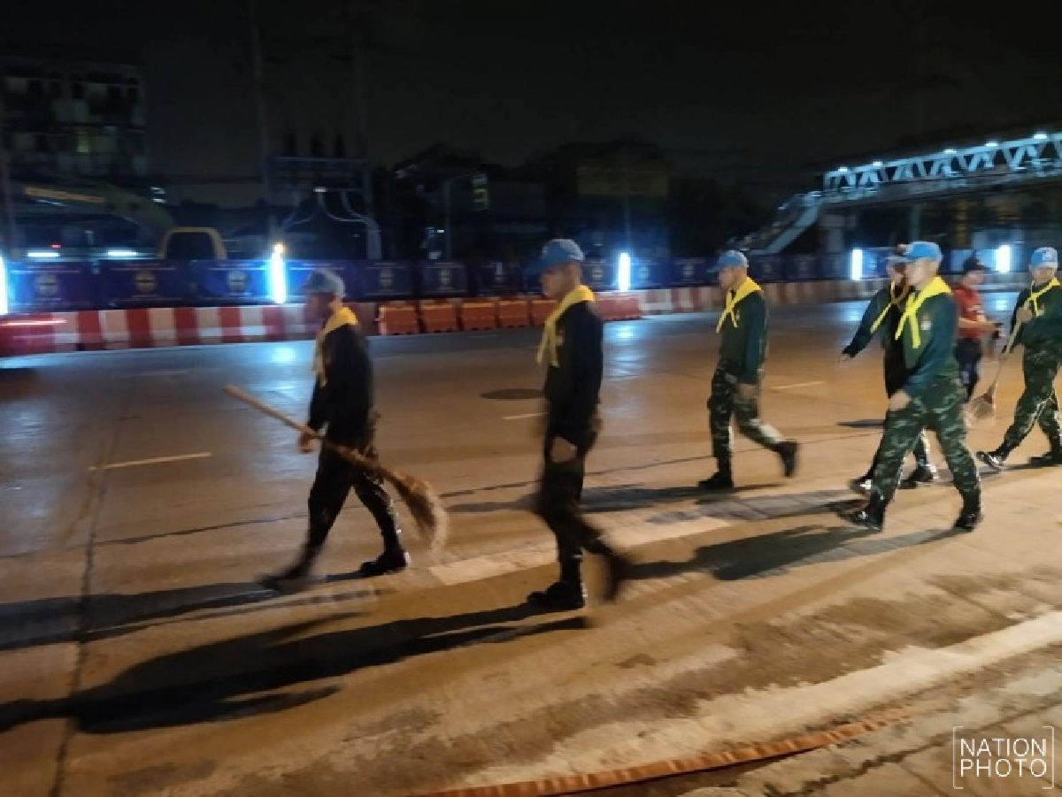 ทหาร - เขตหลักสี่ ฉีดพ่นละอองน้ำลดฝุ่น PM 2.5