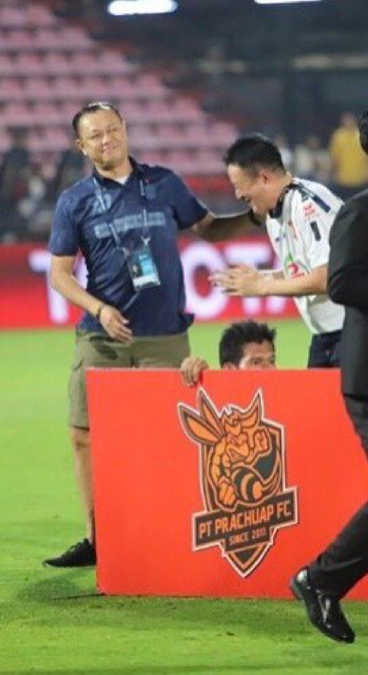 คนกันเอง ปีทอง 'เสี่ยต่อ' ปีทุกข์(ใจ) 'เนวิน'