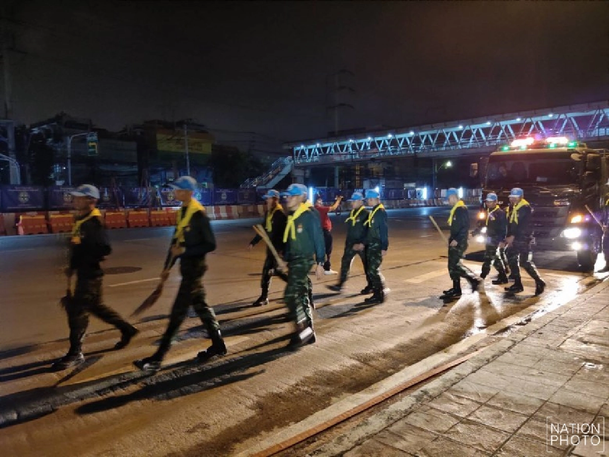 ทหาร - เขตหลักสี่ ฉีดพ่นละอองน้ำลดฝุ่น PM 2.5