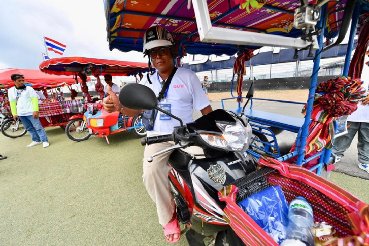 ส่องบรรยากาศรอบสนาม 'ไทยแลนด์ จีพี 2019' วันแรก (ภาพชุด)