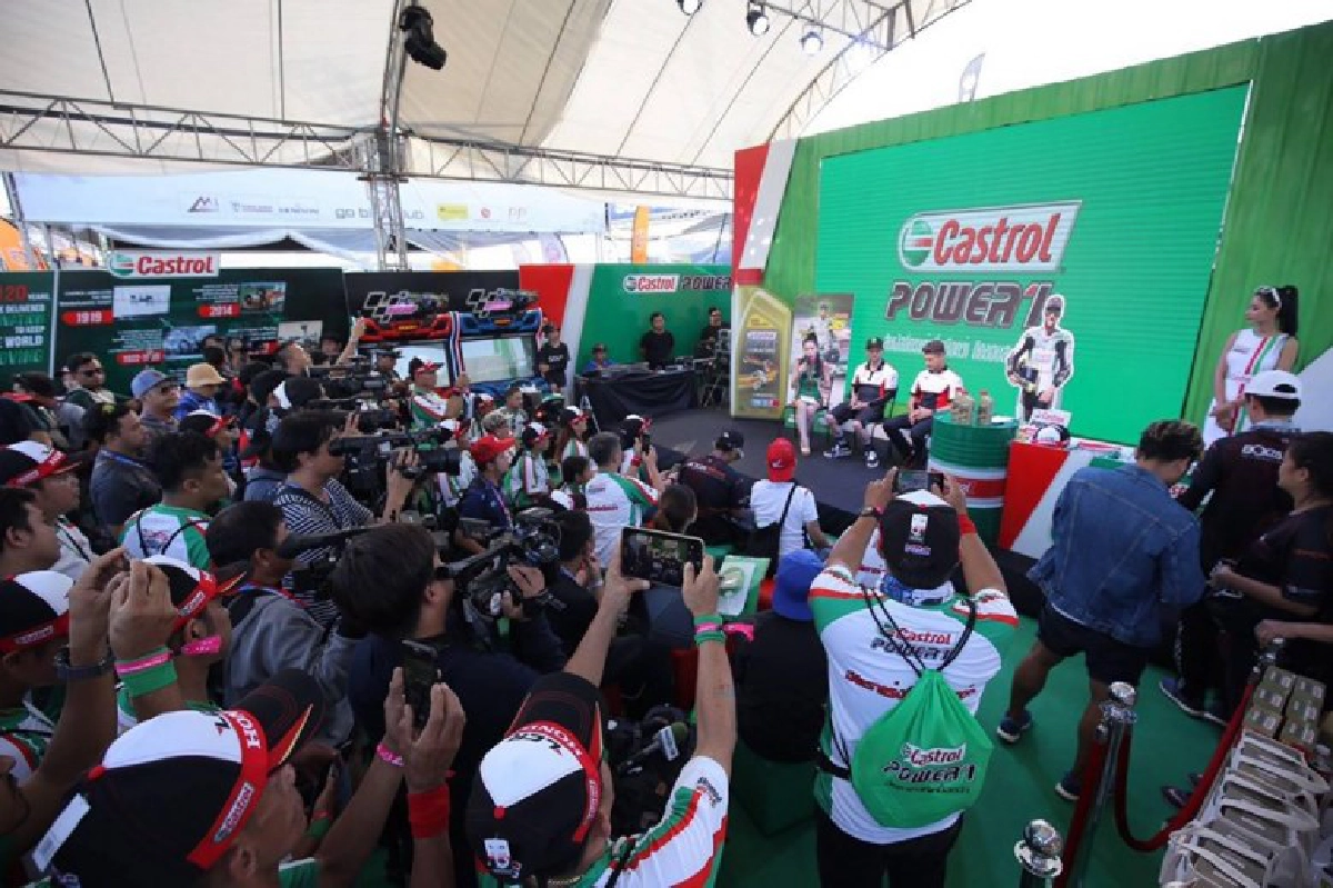'คาสตรอล' เปิดประสบการณ์พาแฟนกระทบไหล่ 'คาล ครัทช์โลว'