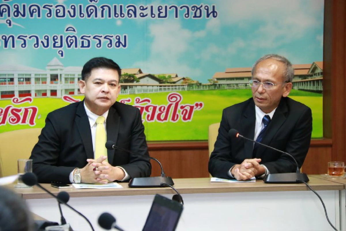สิระ มอบรายได้มวยการกุศล 1.3 ล.ให้กรมพินิจฯ  