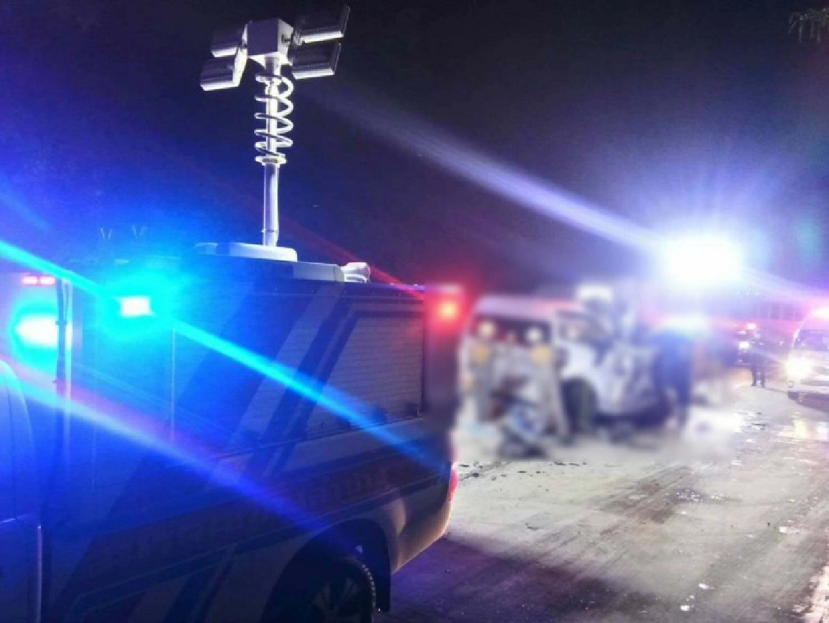 รถตู้นศ.ไปรับทุน เกิดอุบัติเหตุ ดับ3เจ็บ19ราย