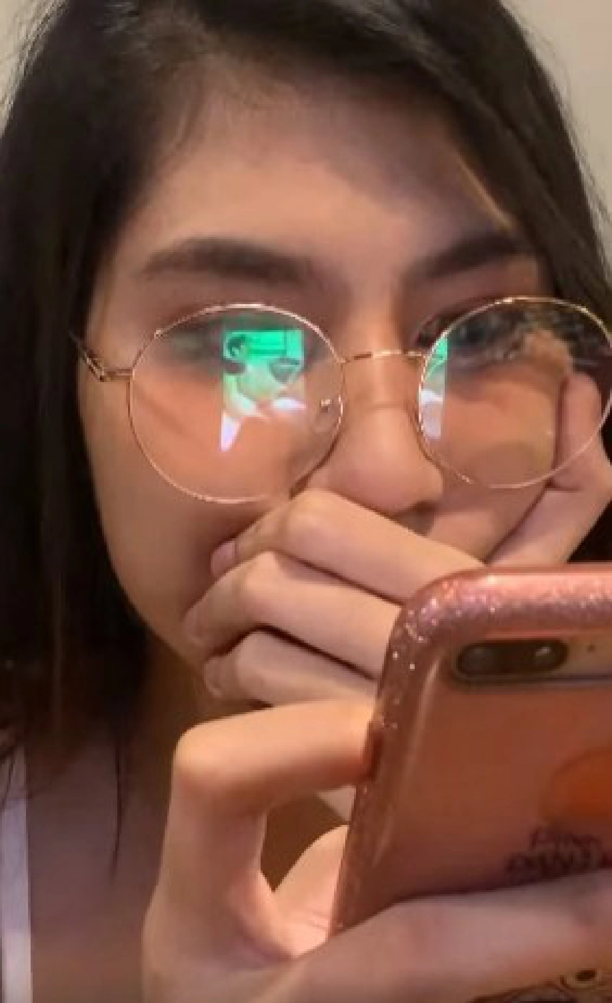 สาวโป๊ะแตก แอบส่องหนุ่ม แต่โดนแฟนจับได้เพราะแว่น