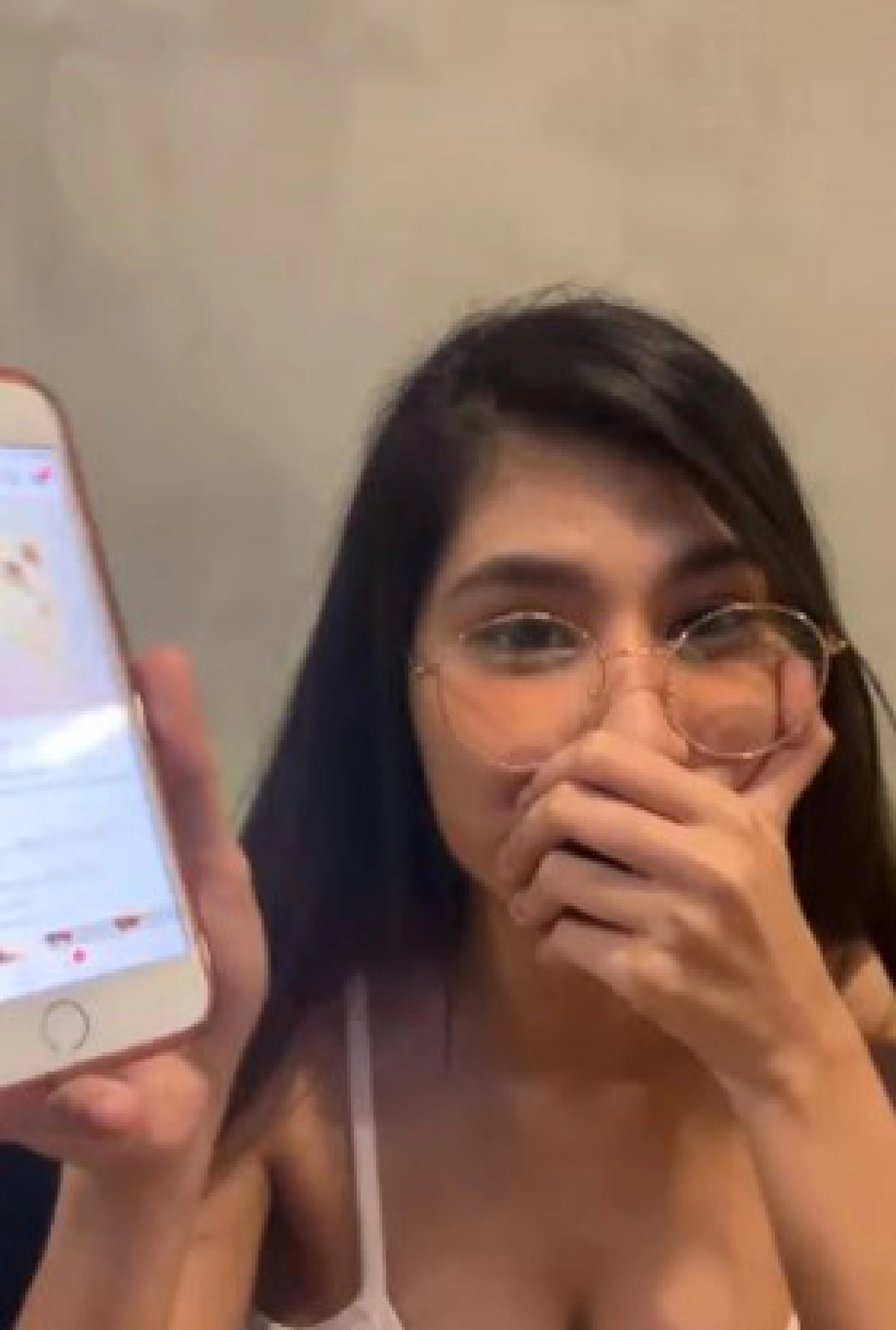 สาวโป๊ะแตก แอบส่องหนุ่ม แต่โดนแฟนจับได้เพราะแว่น