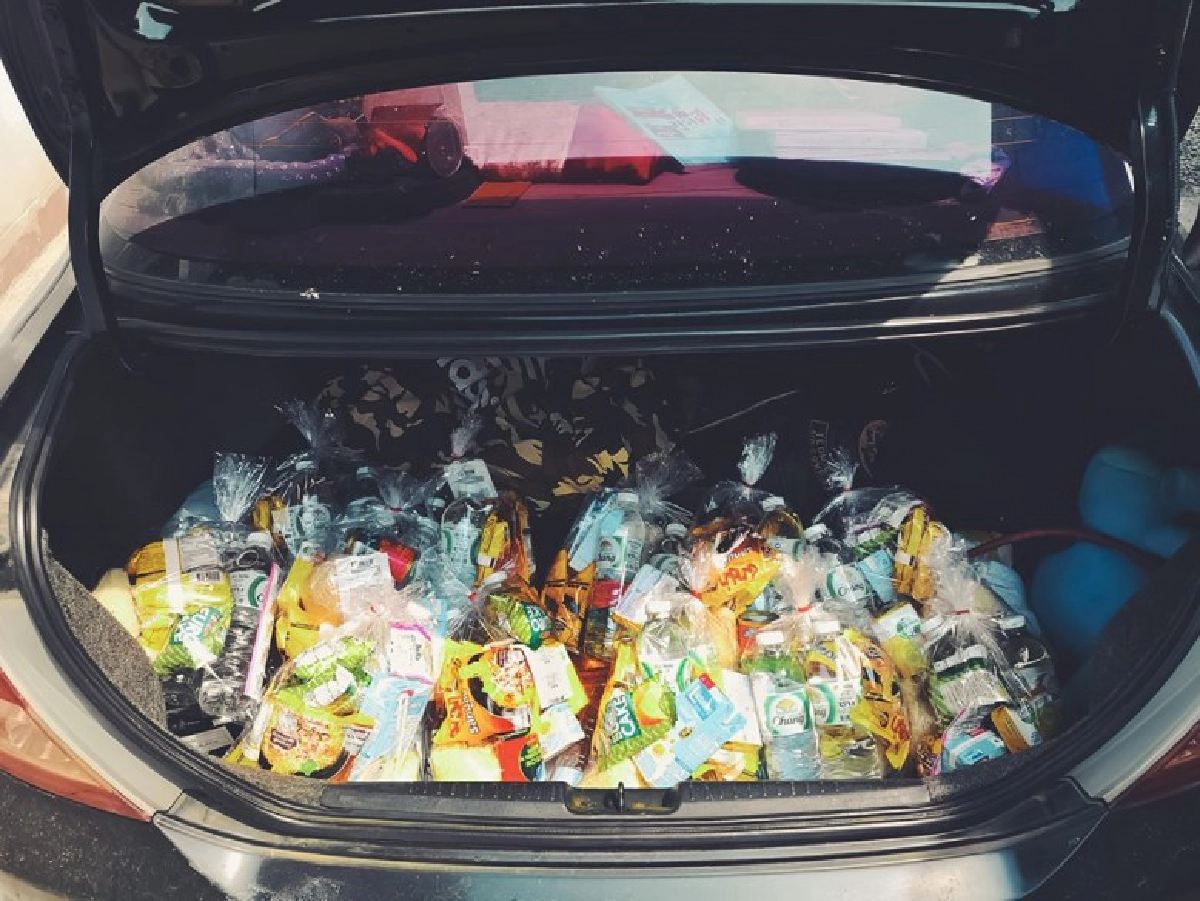 ใจหล่อ ใช้สิทธิ "ชิมช้อปใช้" ซื้อของขับรถตระเวนแจกคนไร้บ้าน