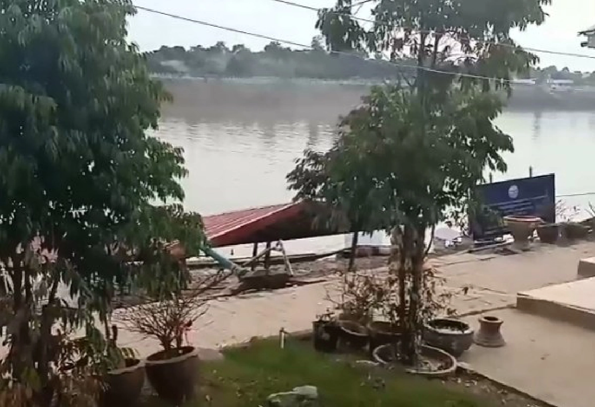 อุบลฯ ดินทรุดตัวตามตลิ่ง เหตุเขื่อนปล่อยน้ำลดเร็ว(คลิป)