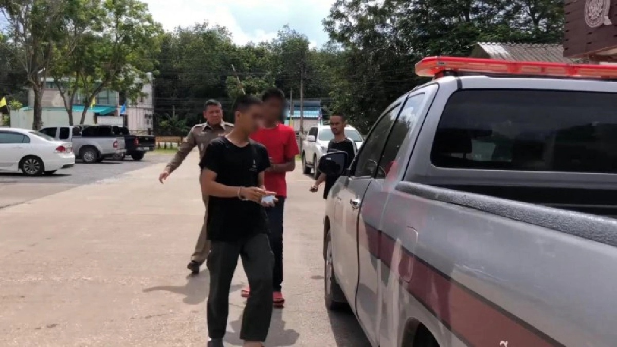 ตร.คุมตัวแก๊งค้ายาฝากขัง แถมไม่สลดยังยิ้มได้และให้การปฏิเสธ