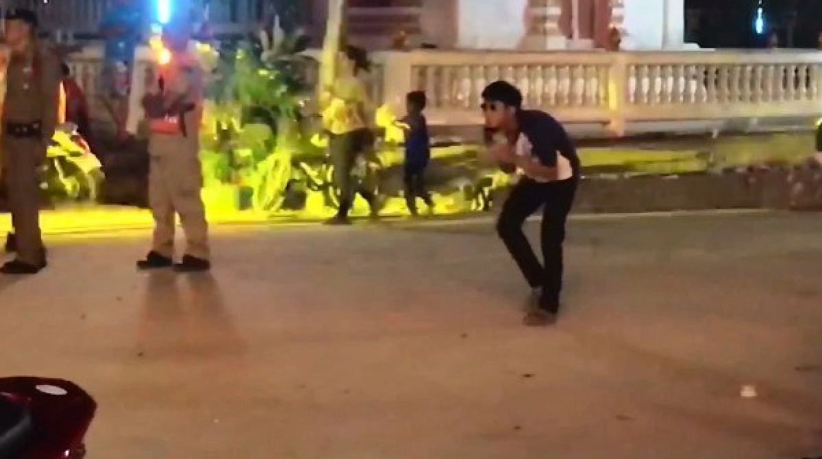 หนุ่มเต้นท่ากวนโอ๊ย กลางวงตำรวจ บอกเลยงานนี้ปลอดภัยยันจบ