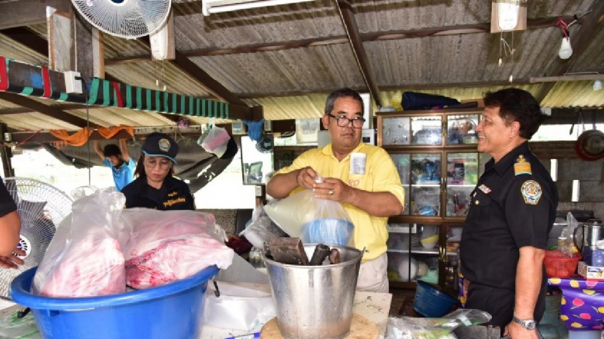   กรมปศุสัตว์บุกจับกุมโรงชำแหละแพะเถื่อนย่านประเวศ 