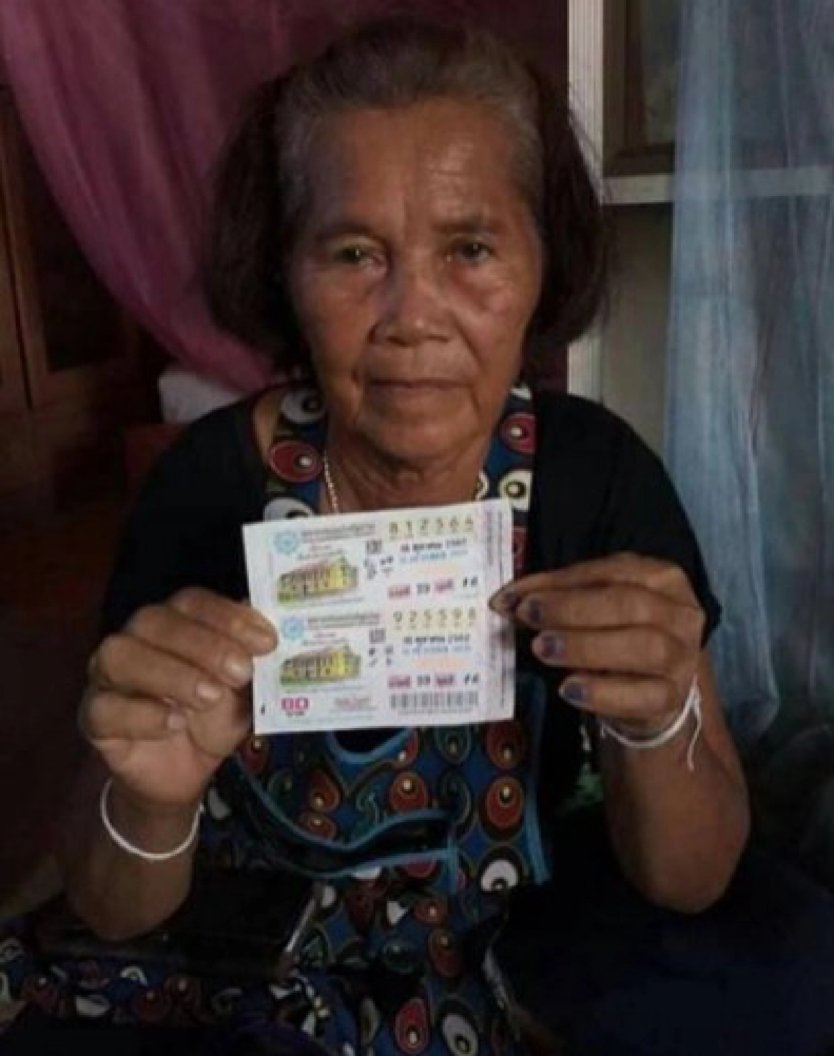 คุณยายอำเภอประโคนชัย ถูกรางวัลที่ 1 รับ 6 ล้าน