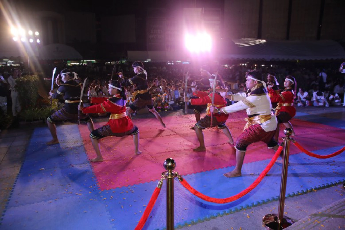 'ปิ๋ม ซีโฟร์' ขอรำบวงสรวงปลดหนี้กรรมแผ่นดิน