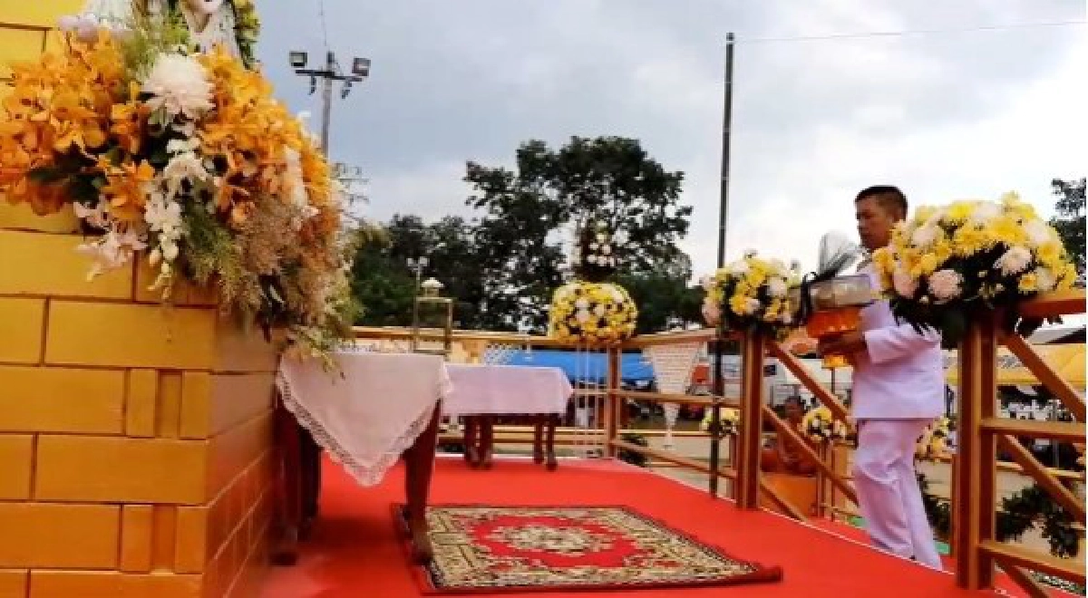 แห่อาลัยพระราชทานเพลิงหลวงปู่สอ คอหวยเหมาเลขเกจิเกลี้ยงแผง