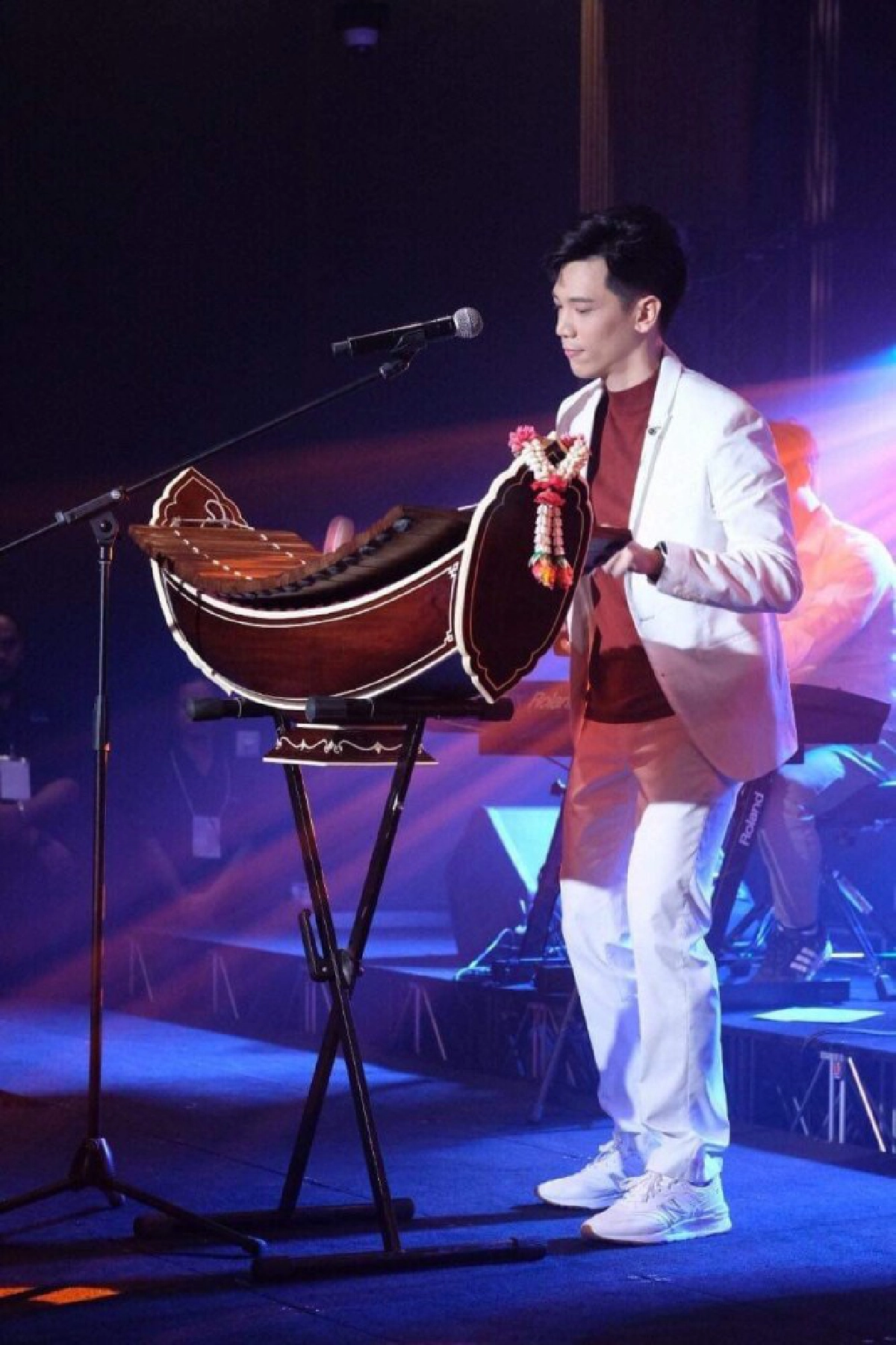 'อาร์ม-กรกันต์' จัดคอนเสิร์ตทำบุญทอดกฐิน