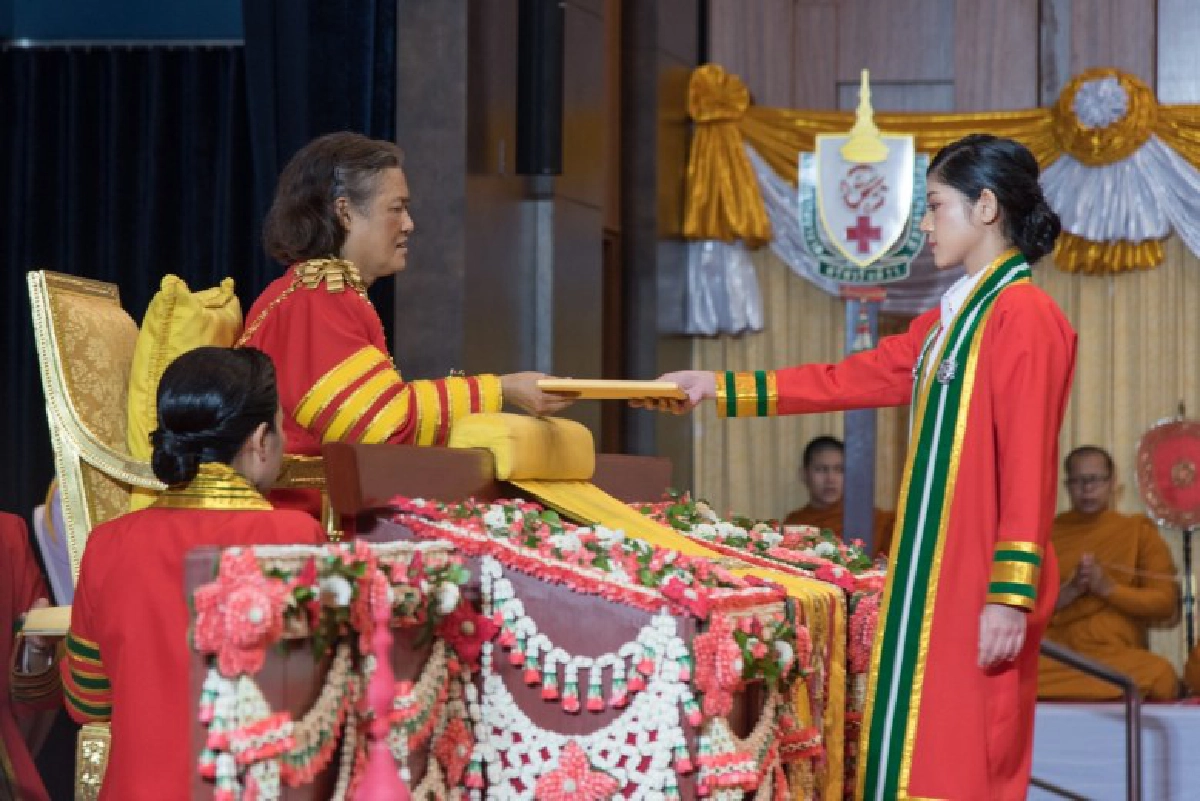 กรมสมเด็จพระเทพฯ พระราชทานปริญญาบัตร พยาบาลศาสตรบัณฑิต