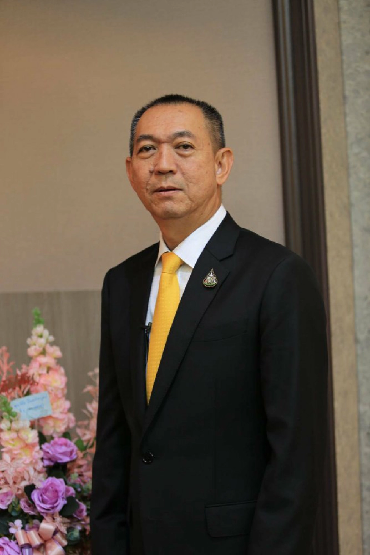     เฉลิมชัย ห่วงปัญหาสุนัข-แมวจรจัด