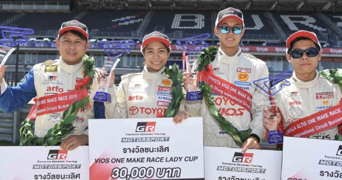 ธนวรรณ-สัณหวัช-กฤษฎิ์-โสภณ  ขึ้นโพเดียมรับแชมป์สนามบุรีรัมย์