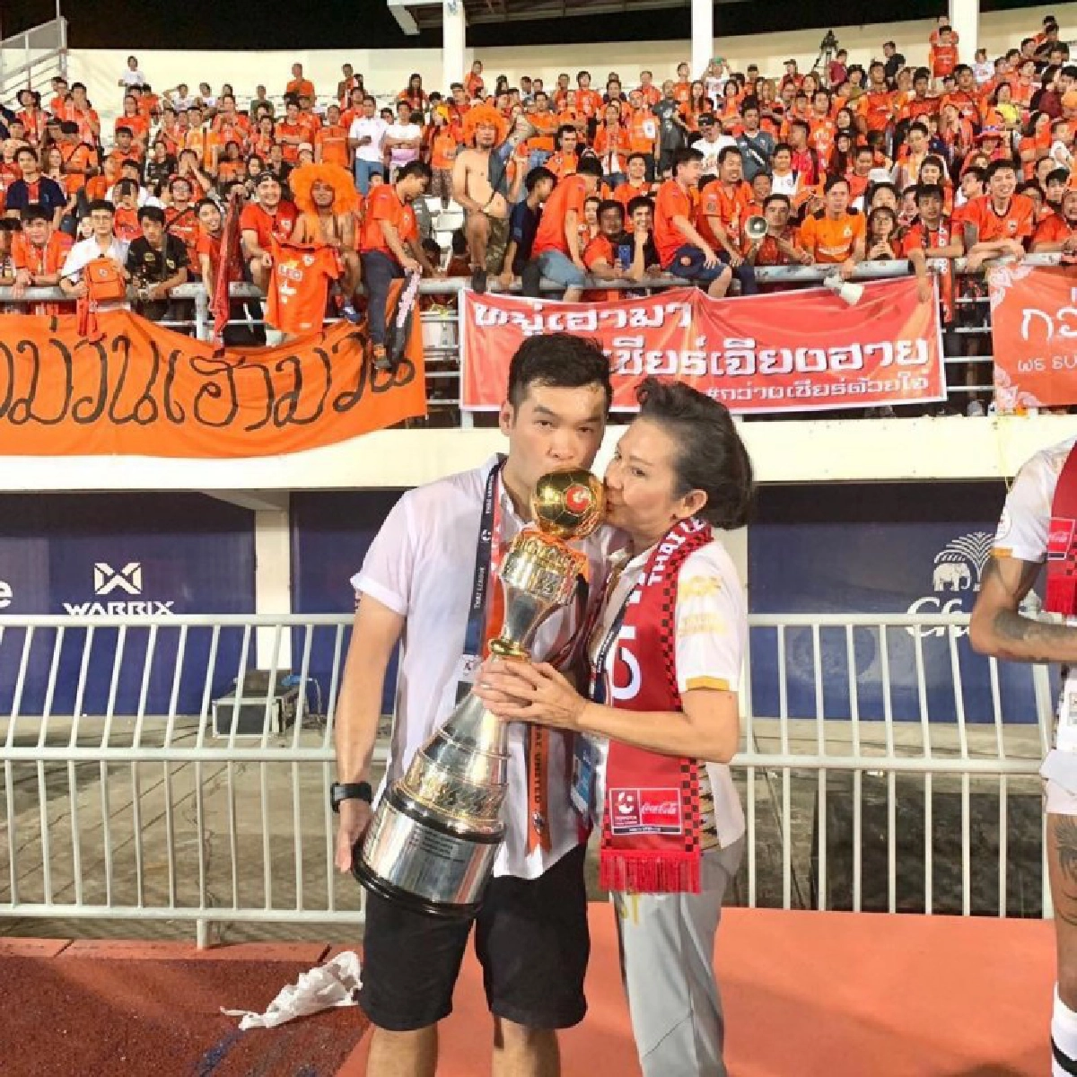 แชมป์ไทยลีก   "สายแม้ว"  จบแล้ว "เนวิน"