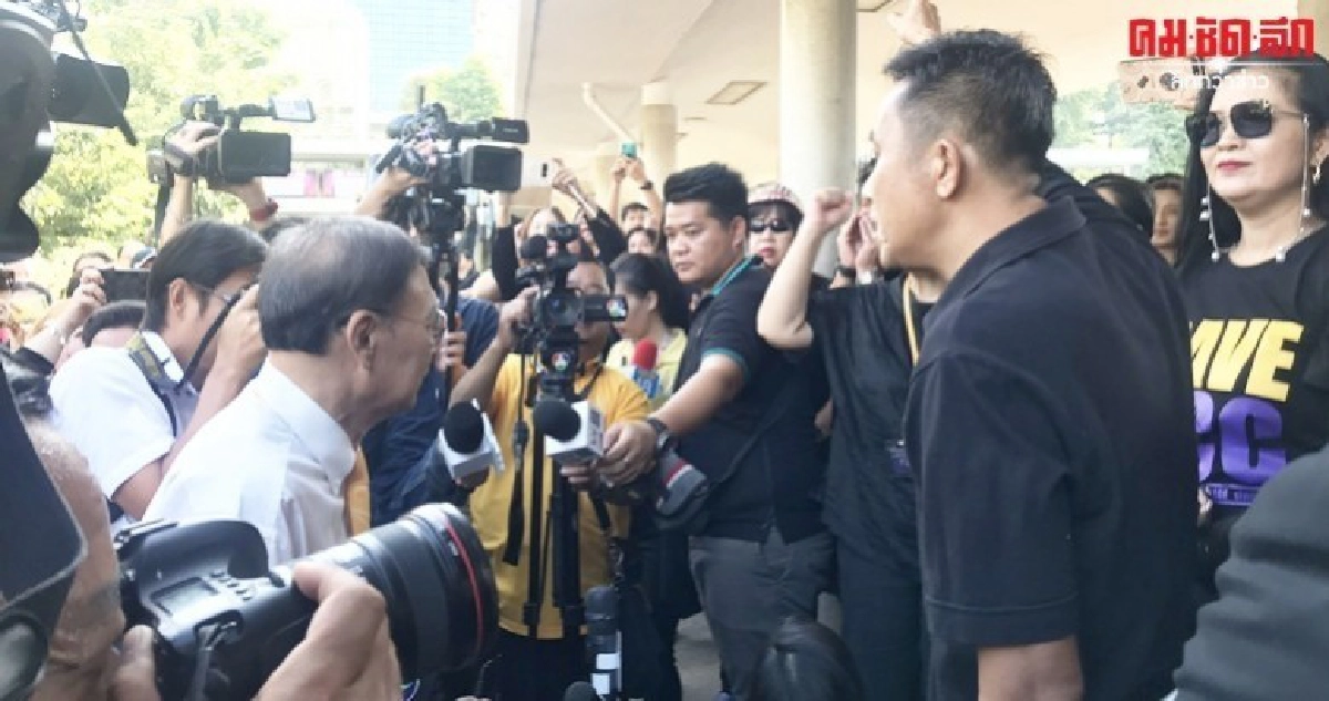 กรุงเทพคริสเตียน ระอุ ชุมนุมเรียกร้องชี้แจงเหตุย้ายผอ.คนเก่า