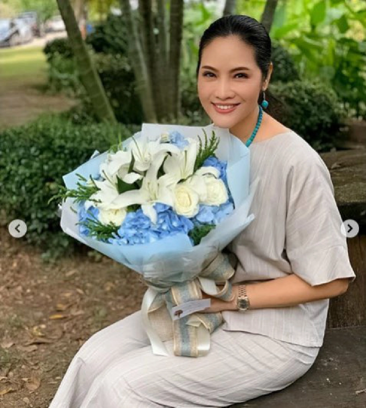 หนุ่มปริศนาส่งช่อดอกไม้ให้อรอนงค์ถึงกองถ่าย 
