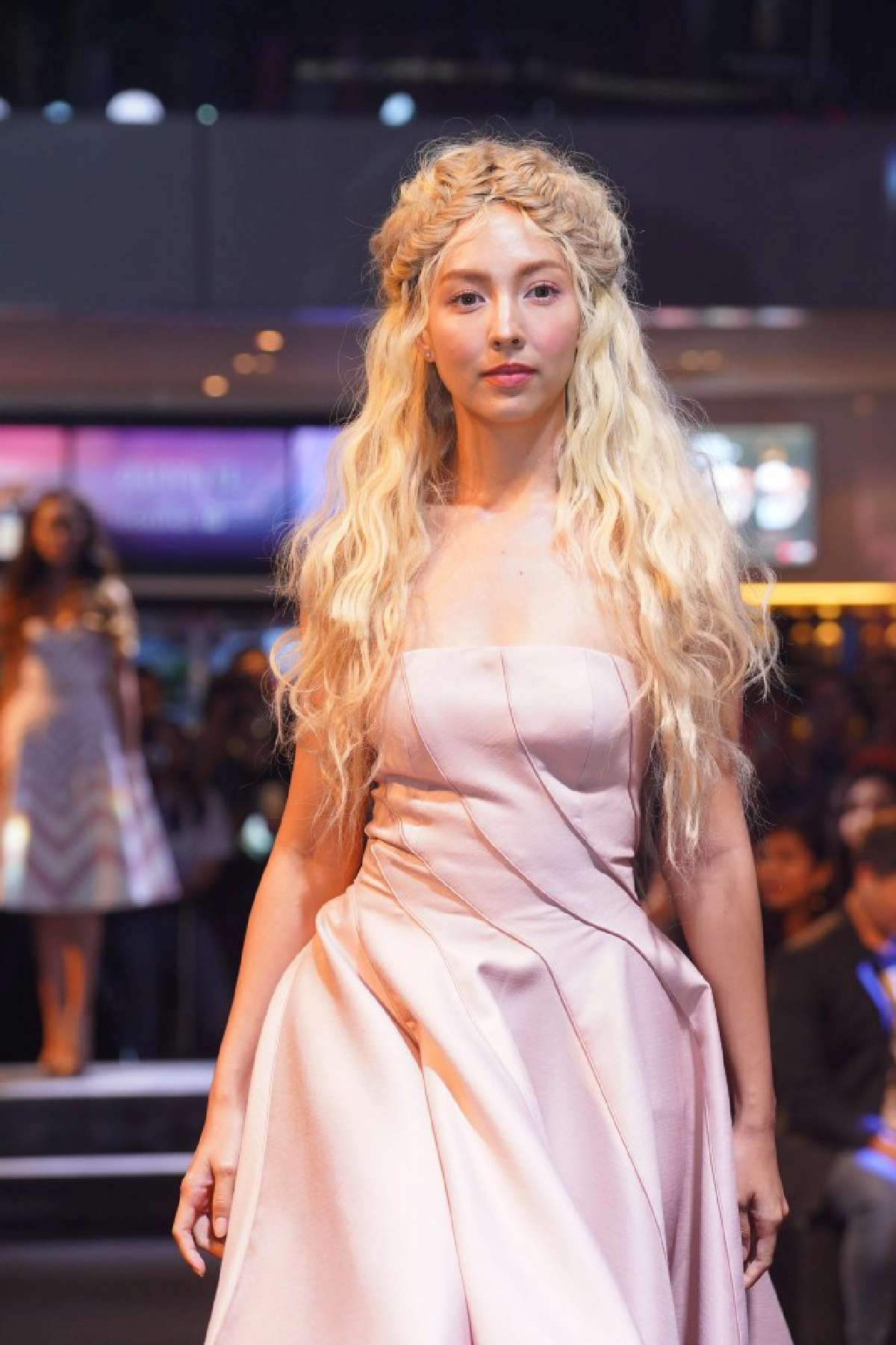 โชว์นางพญาปีศาจสุดอลังการ