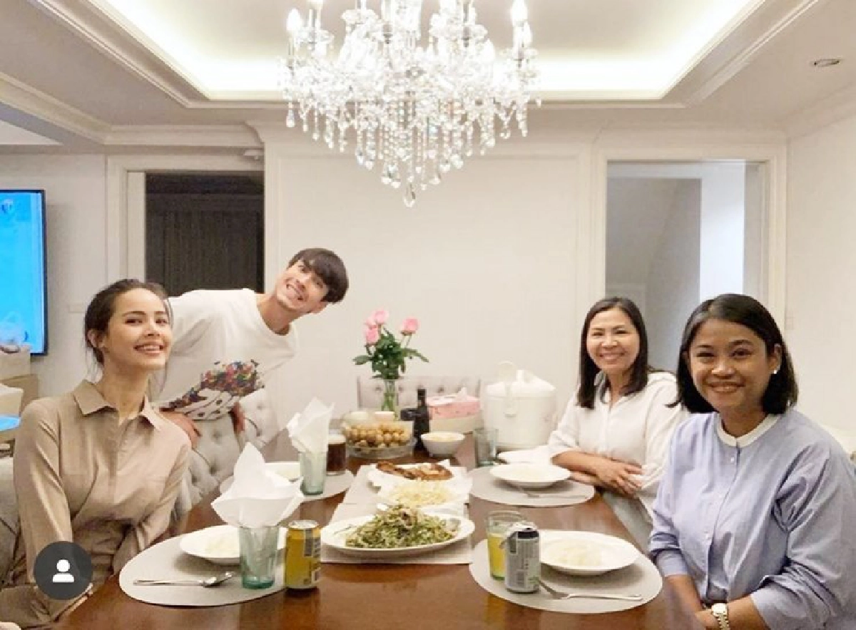 เม้าท์นอกจอ
