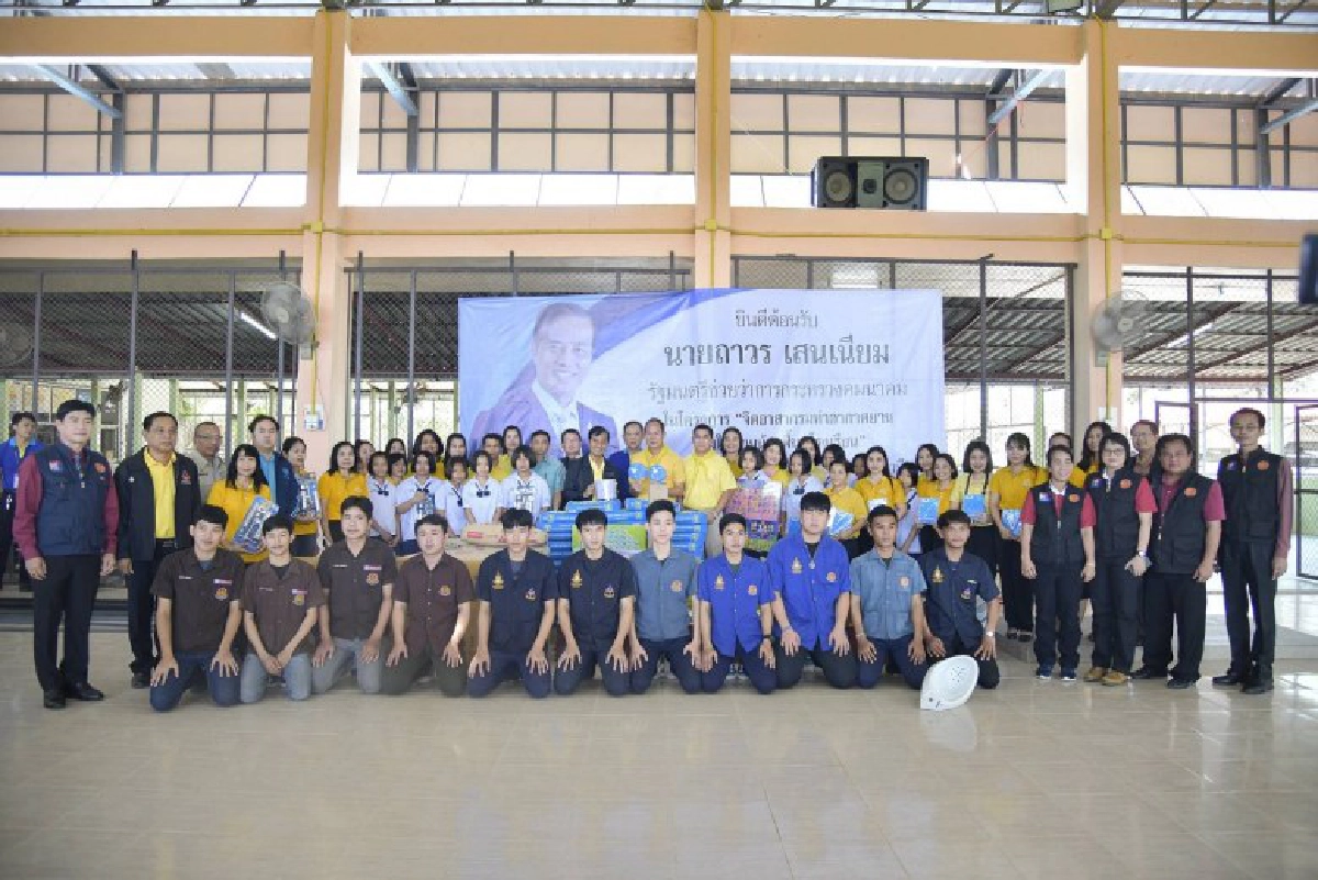 ถาวร นำทีมจิตอาสากรมท่าอากาศยานฯฟื้นฟูโรงเรียนพื้นที่น้ำท่วม