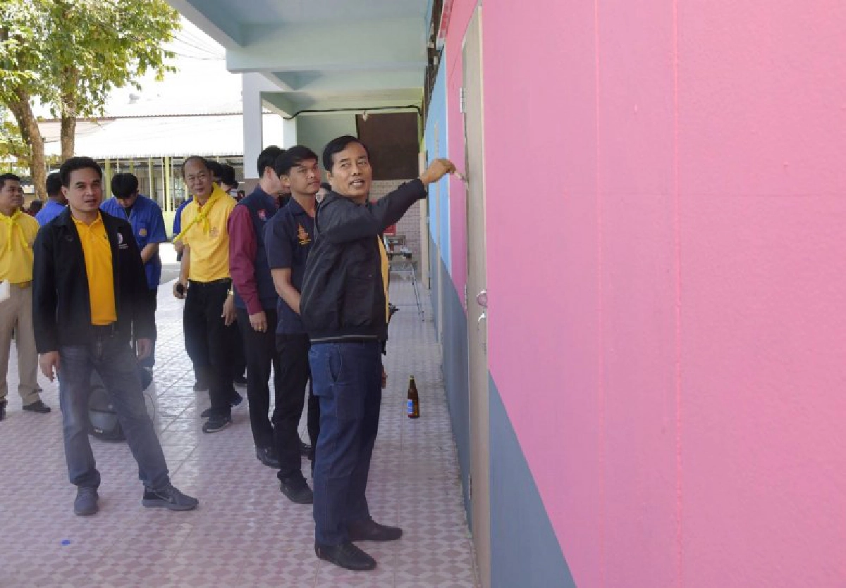 ถาวร นำทีมจิตอาสากรมท่าอากาศยานฯฟื้นฟูโรงเรียนพื้นที่น้ำท่วม