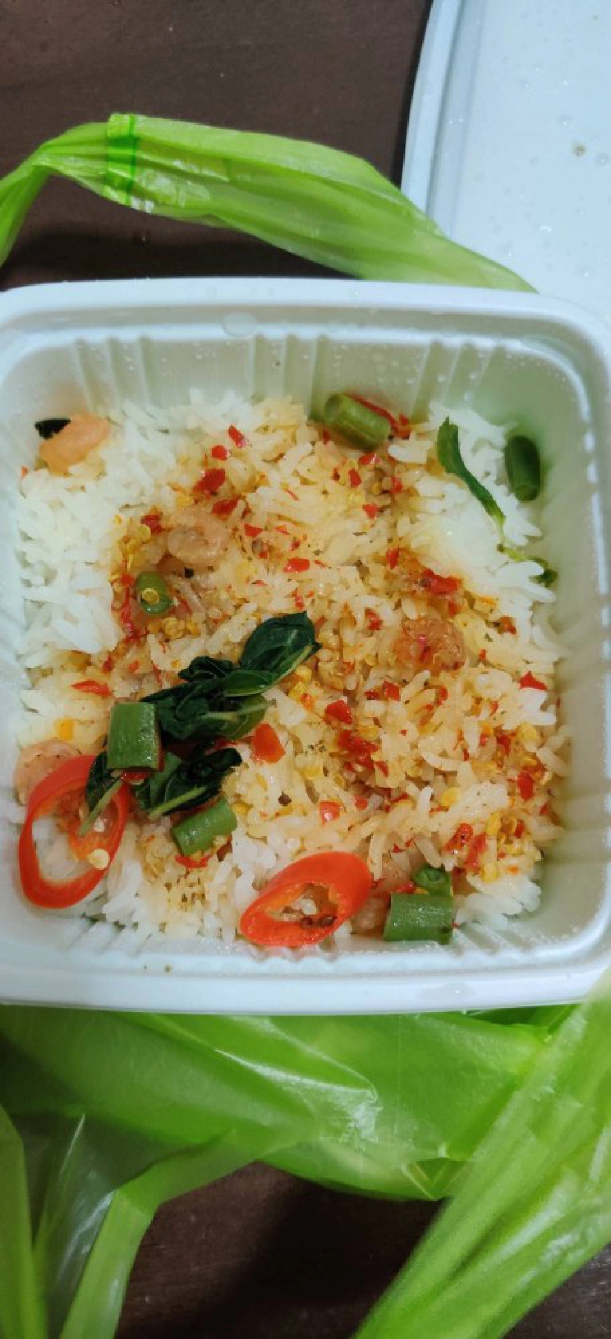 หนุ่มซื้อข้าวกล่องสำเร็จรูปมากิน เปิดมาอึ้ง ไม่ตรงปกอย่างแรง
