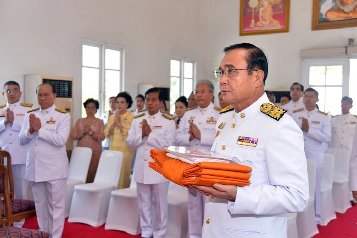 นายกฯ เป็นประธานถวายผ้าพระกฐินพระราชทานสำนักนายกฯ 