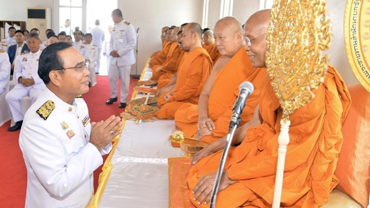 นายกฯ เป็นประธานถวายผ้าพระกฐินพระราชทานสำนักนายกฯ 