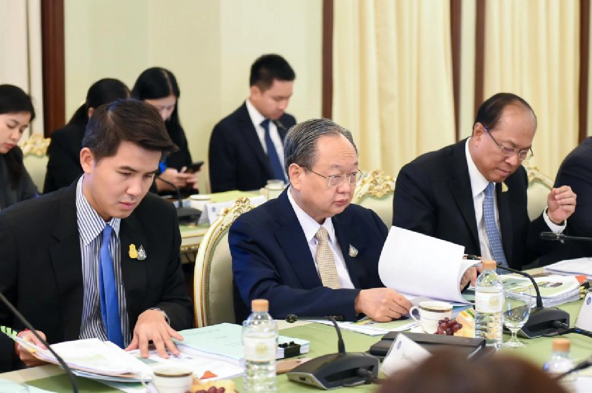 นายกฯปัดภาพรวมเศรษฐกิจไม่ได้ถดถอย แค่โตช้า 