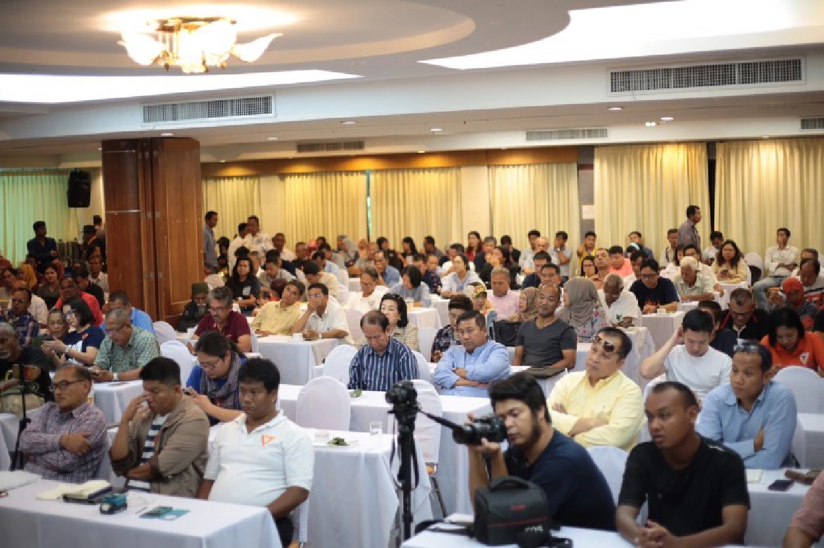 ธนาธร ชี้ รธน.60 ให้อำนาจที่ไม่ได้มาจากการเลือกตั้ง