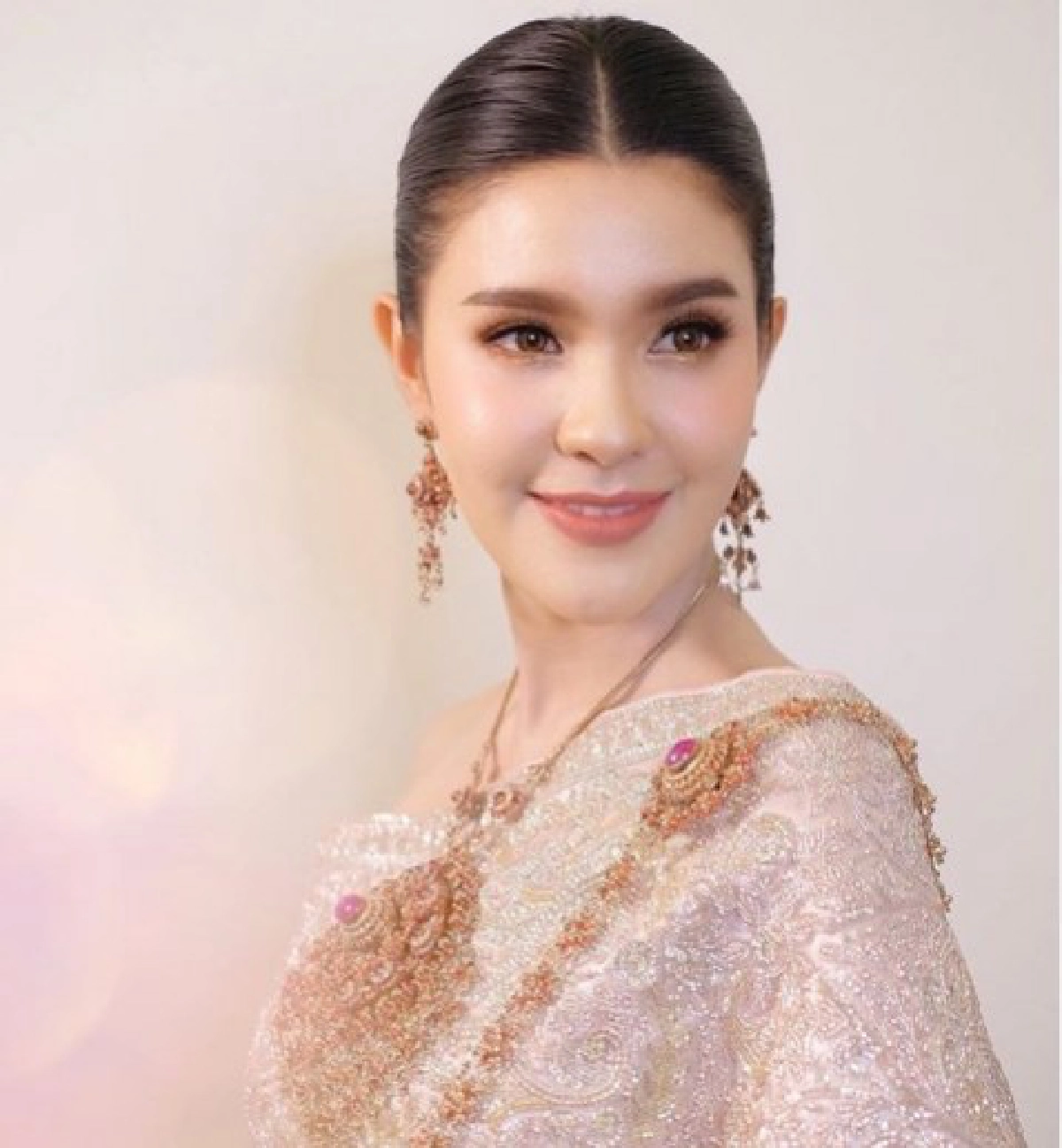 เอิร์ธ แฟนเปาวลีทนไม่ไหว โพสต์เดือด ผิดหวังกับร้านชุดงานแต่ง