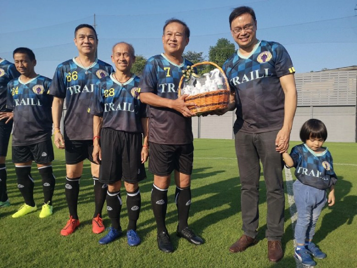 'พี่เป็ด-เดอะตุ๊ก' ร่วมแมตช์เปิดสนามร.ร.นานาชาติเทรลล์
