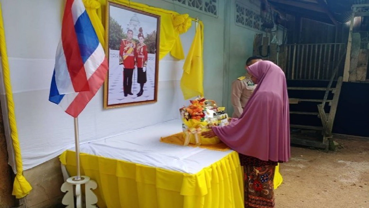 โปรดเกล้าฯพระราชทานตะกร้าสิ่งของมอบแก่ญาติ ชรบ.ยะลา