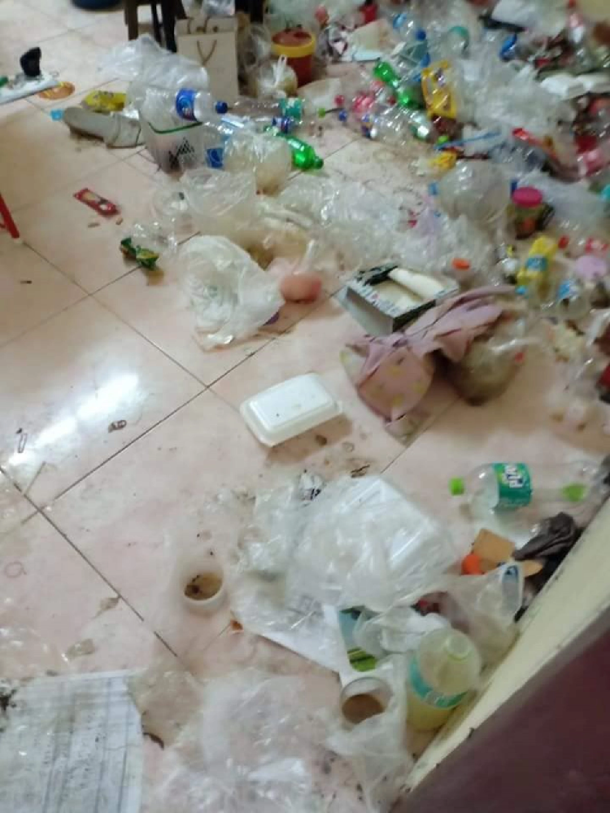 เจ้าของห้องแฉ ถูกคนเช่าประชด ทิ้งขยะไว้ให้ดูเป็นที่ระลึก