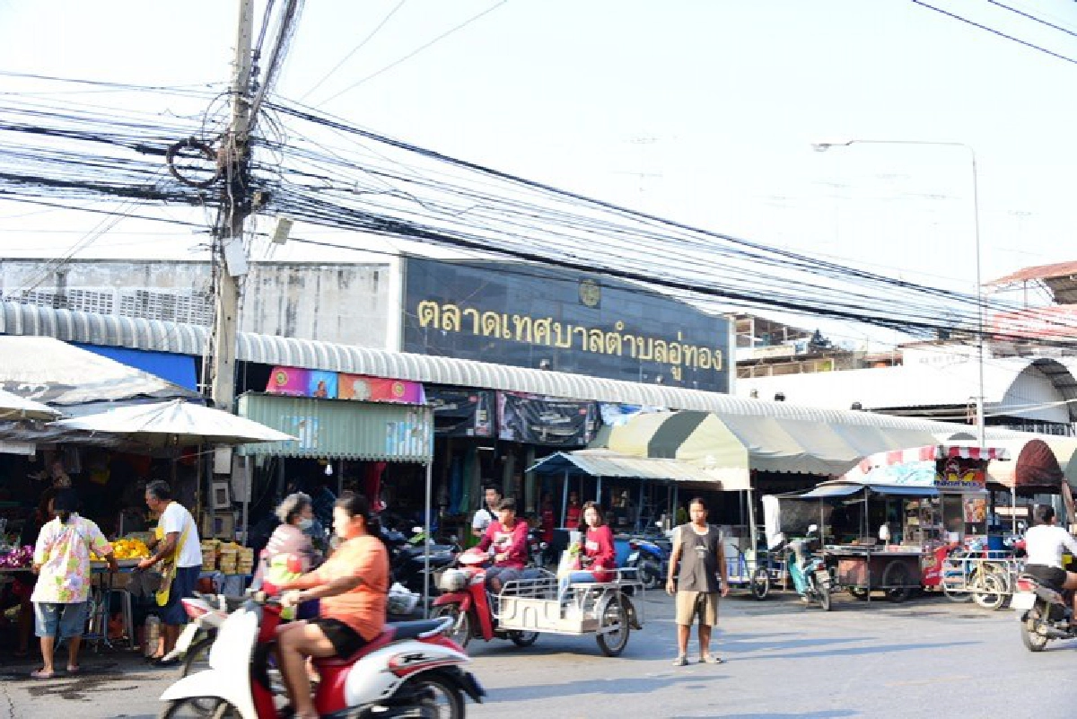 วราวุธ บุกบ้านเกิดเดินหน้าแจกถุงผ้า  