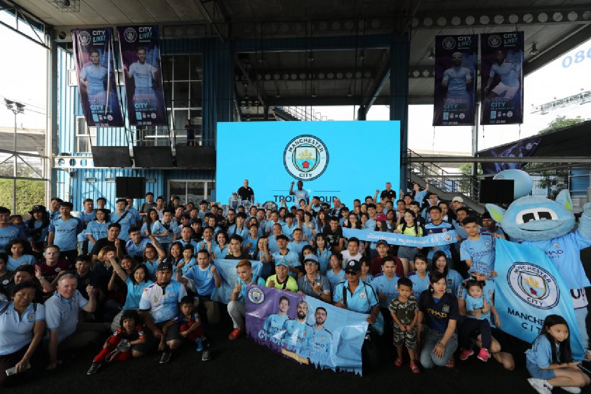แฟนบอลไทยได้สัมผัสแข้ง ฌอน ไรท์-ฟิลลิปส์  