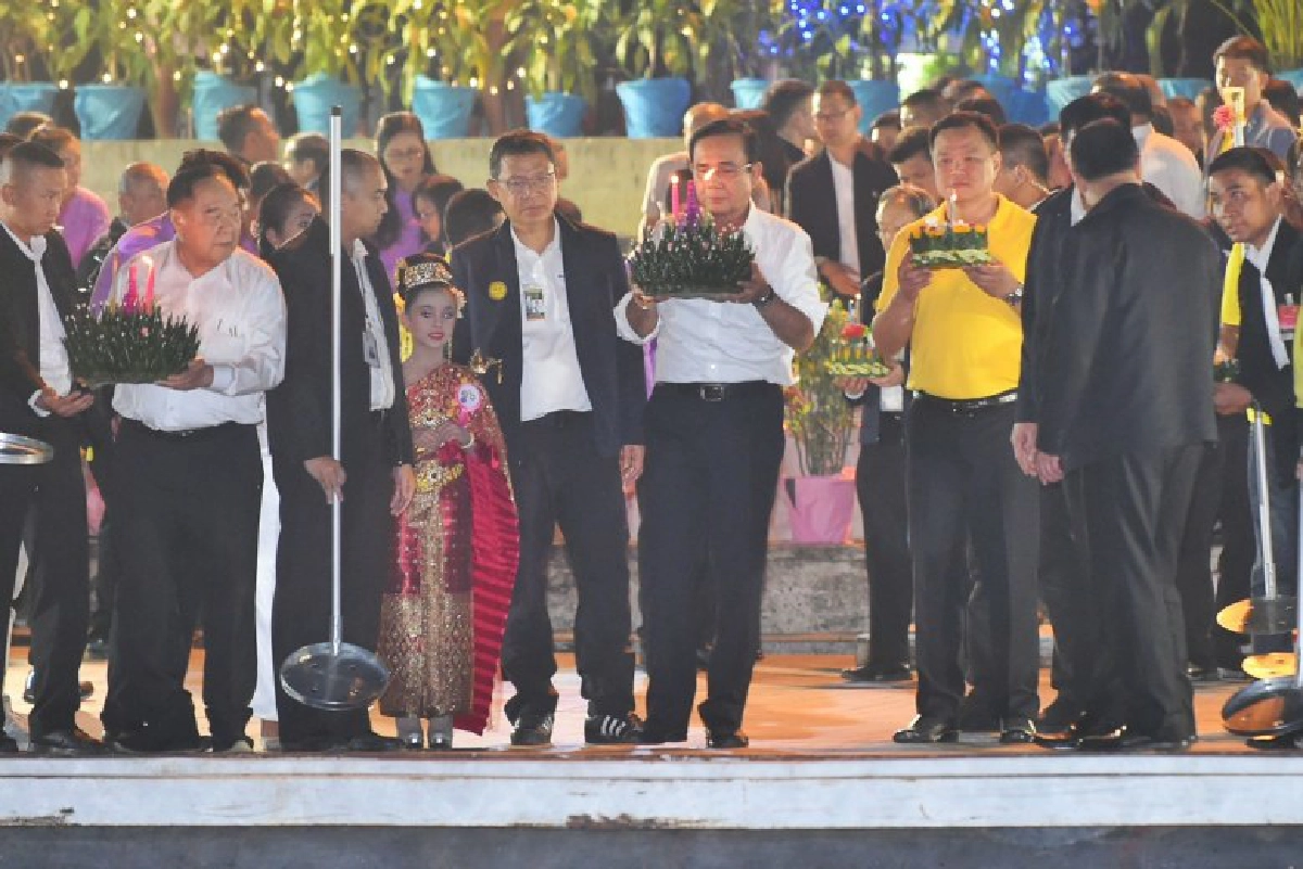 บิ๊กตู่ลอยกระทง เมืองกาญจน์ขอให้ทุกข์โศกโรคภัยปท.หมดสิ้น