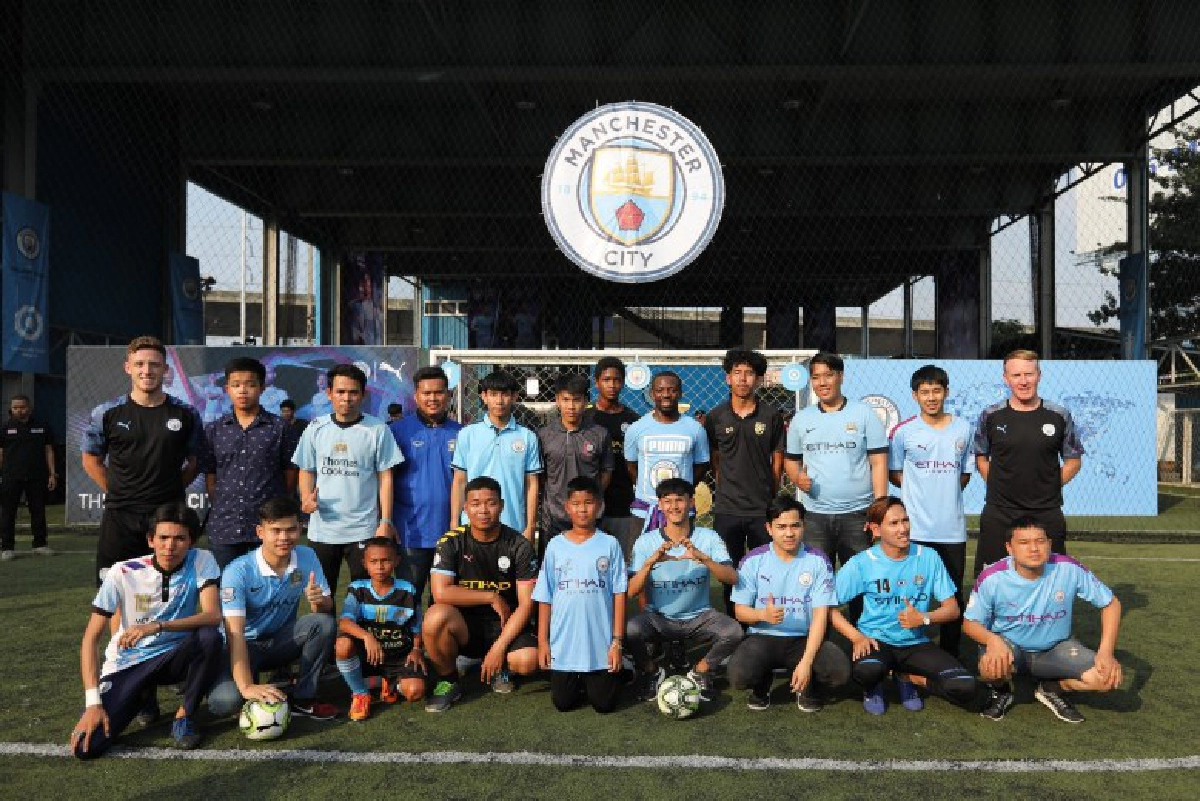 แฟนบอลไทยได้สัมผัสแข้ง ฌอน ไรท์-ฟิลลิปส์  